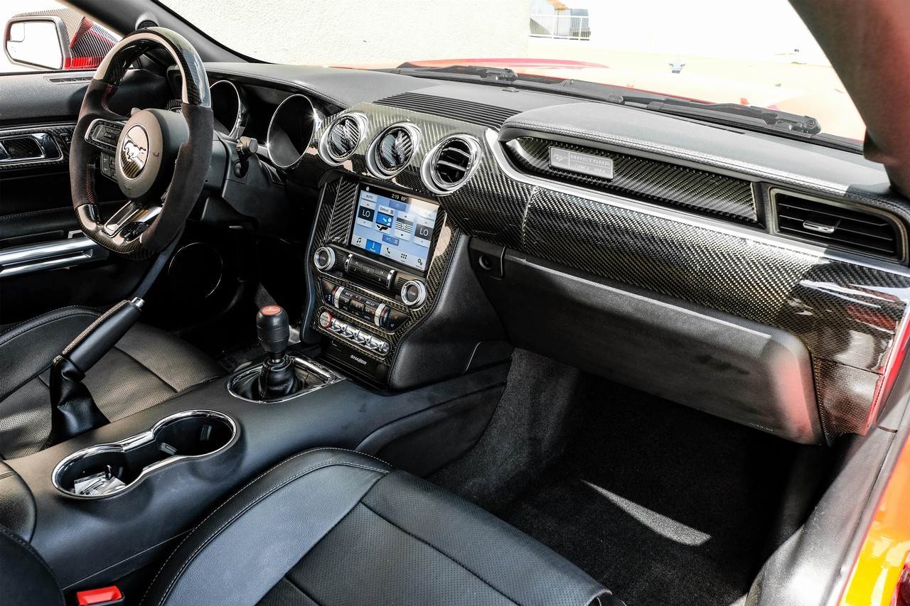 Ford Mustang Vehicle Main Gallery Image 12