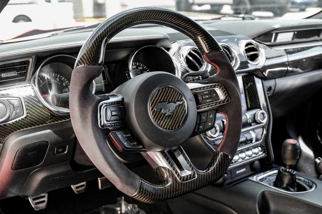 Ford Mustang Vehicle Main Gallery Image 14