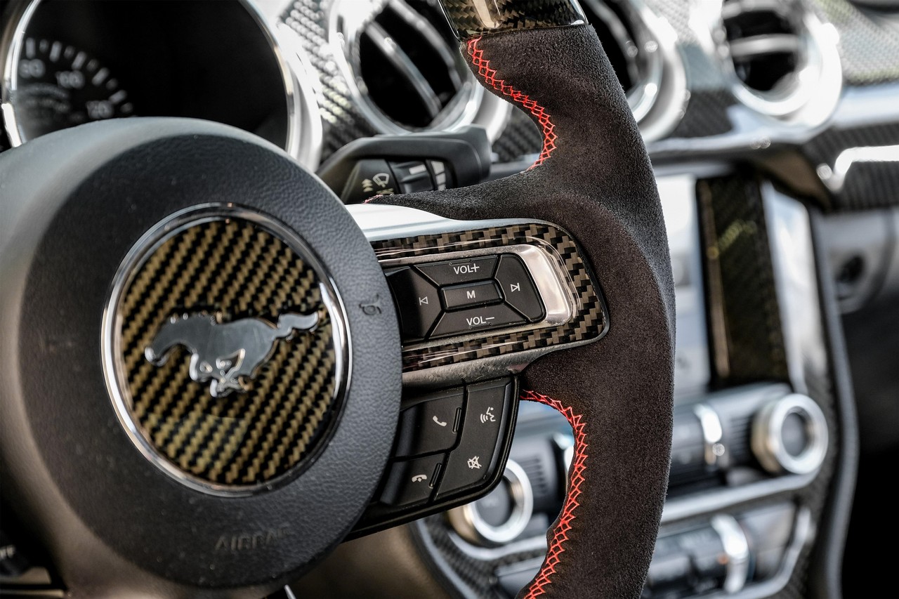 Ford Mustang Vehicle Main Gallery Image 16