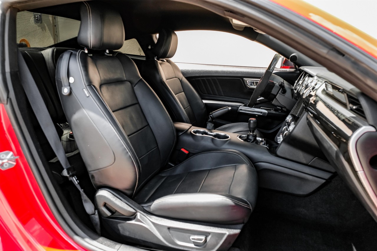 Ford Mustang Vehicle Main Gallery Image 30