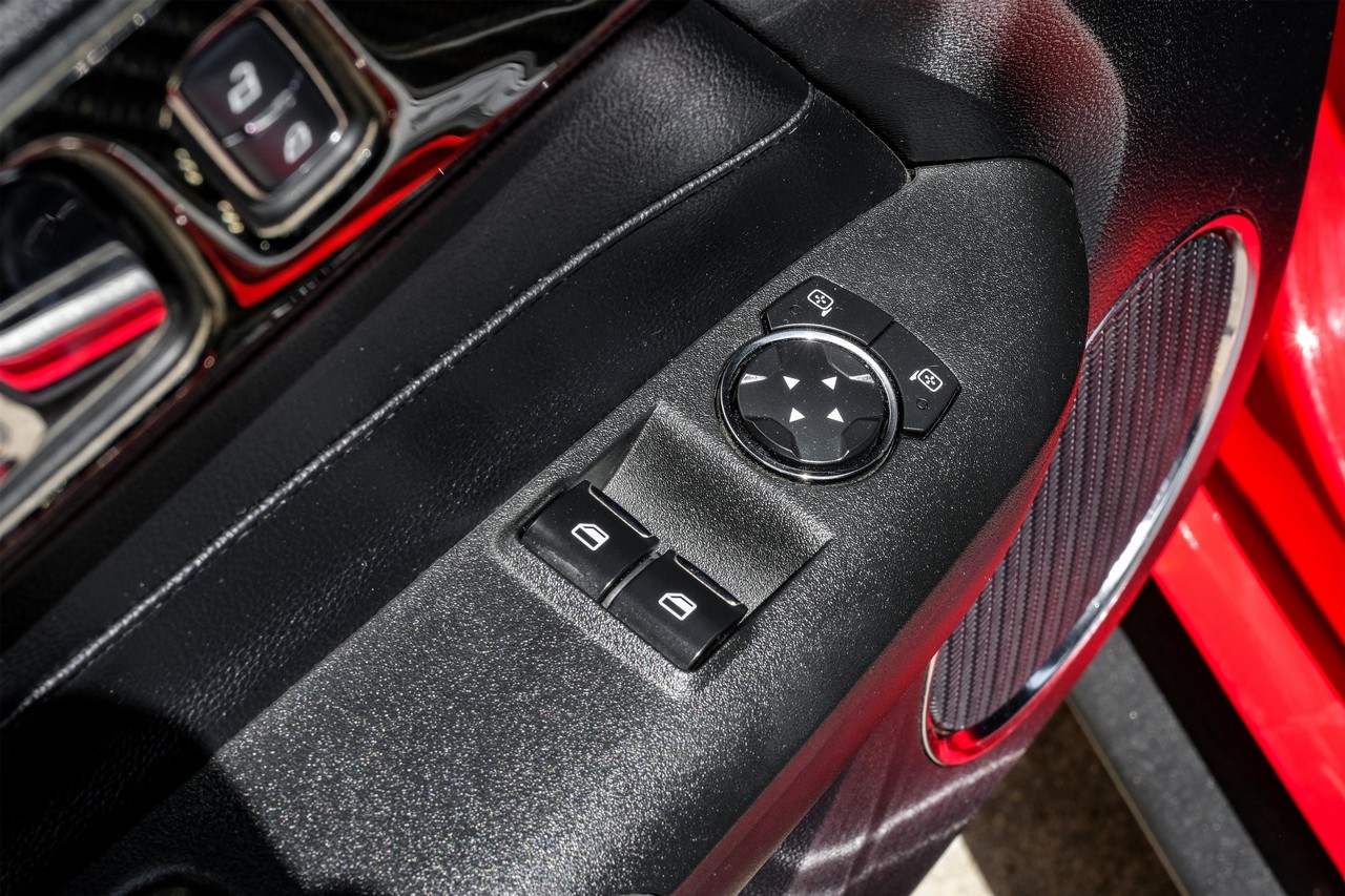 Ford Mustang Vehicle Main Gallery Image 34