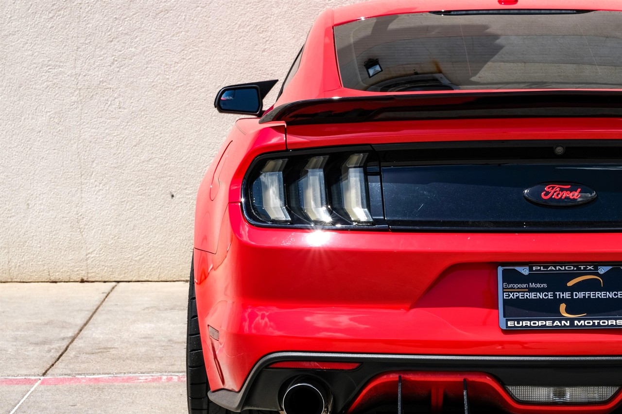 Ford Mustang Vehicle Main Gallery Image 37