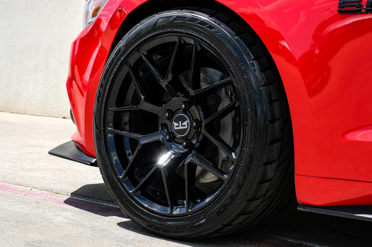 Ford Mustang Vehicle Main Gallery Image 42