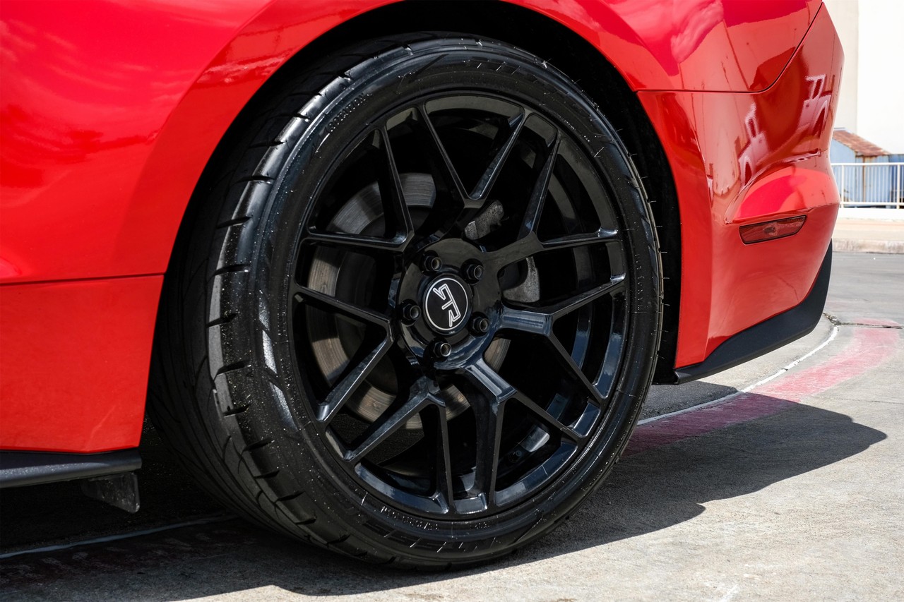 Ford Mustang Vehicle Main Gallery Image 43