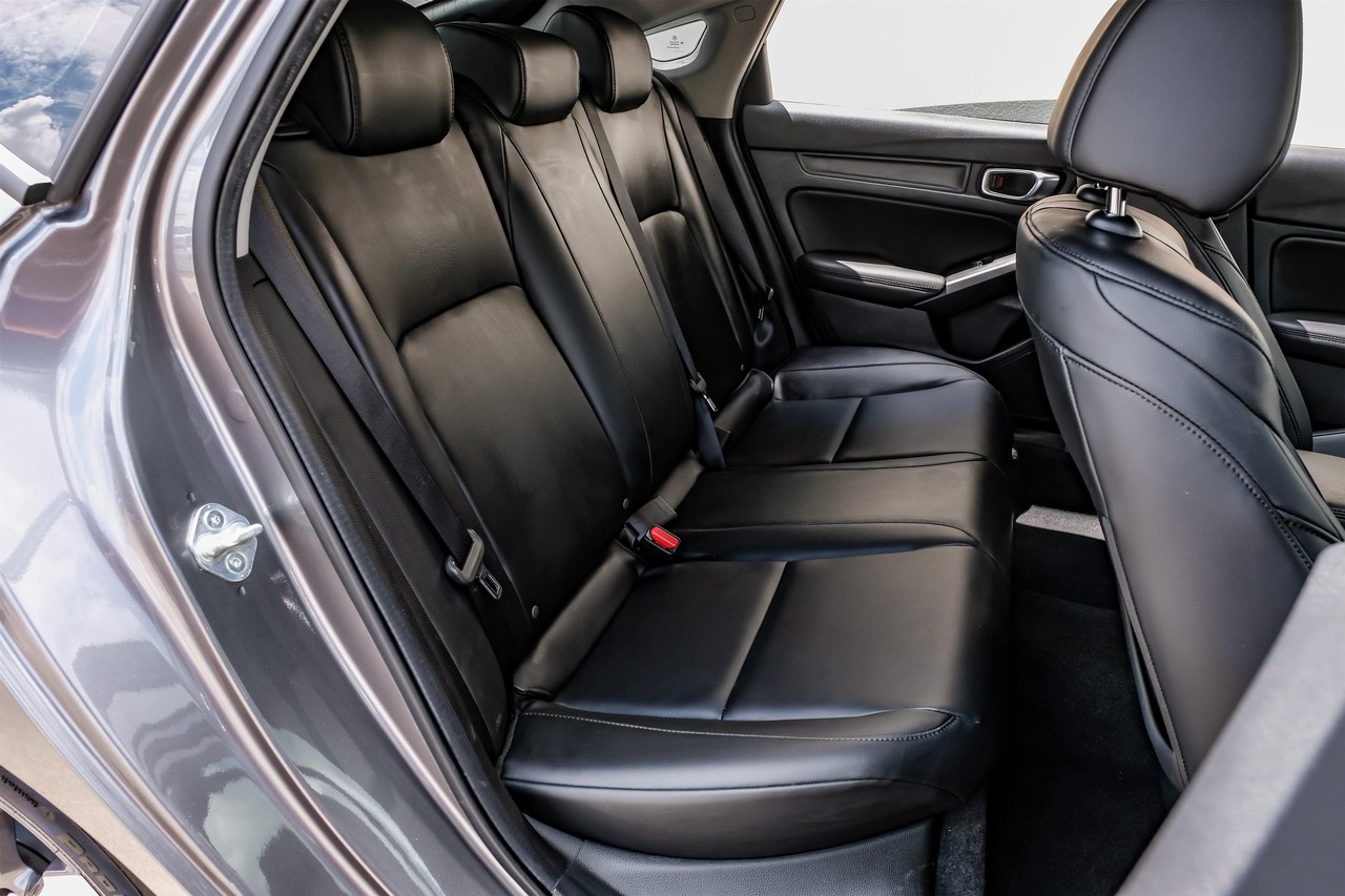 Acura Integra Vehicle Main Gallery Image 35