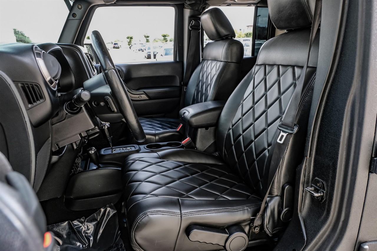 Jeep Wrangler Unlimited Vehicle Main Gallery Image 04