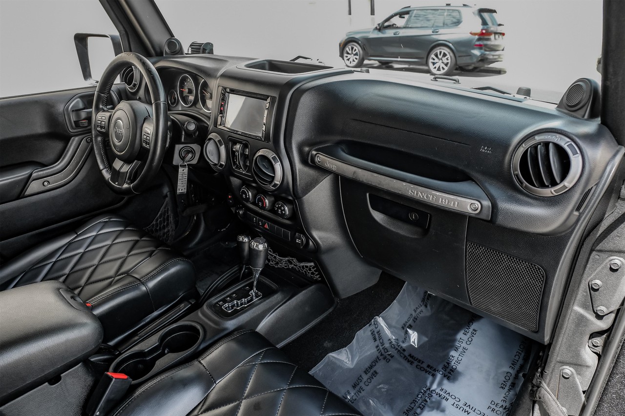Jeep Wrangler Unlimited Vehicle Main Gallery Image 16