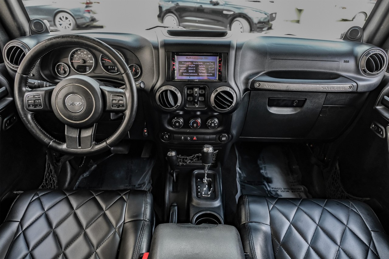 Jeep Wrangler Unlimited Vehicle Main Gallery Image 17