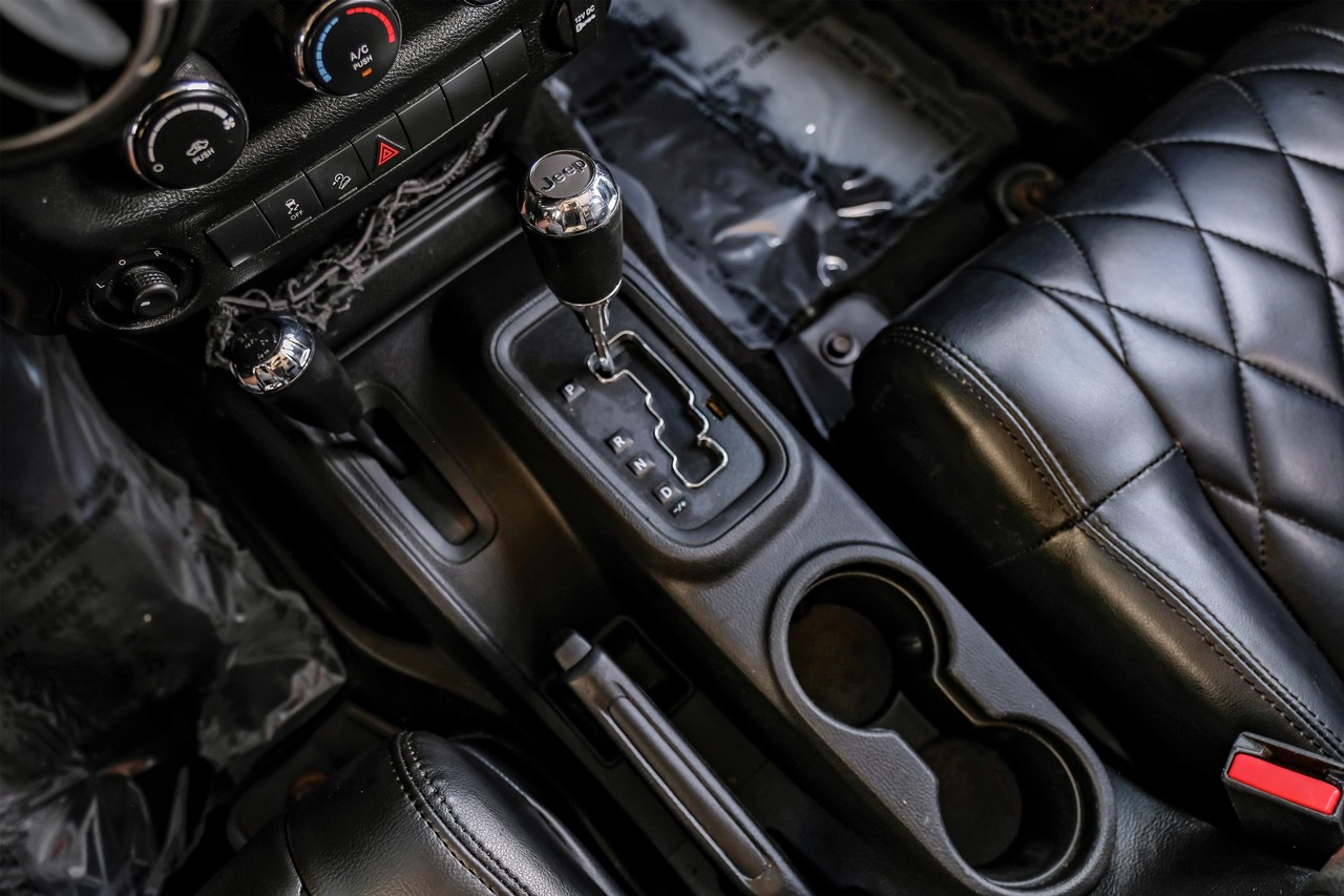 Jeep Wrangler Unlimited Vehicle Main Gallery Image 26
