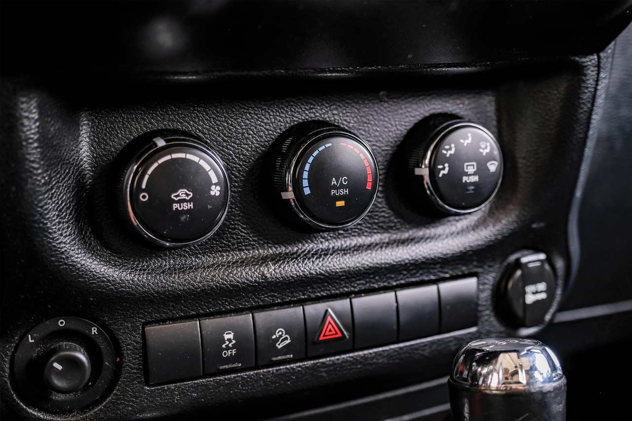 Jeep Wrangler Unlimited Vehicle Main Gallery Image 27