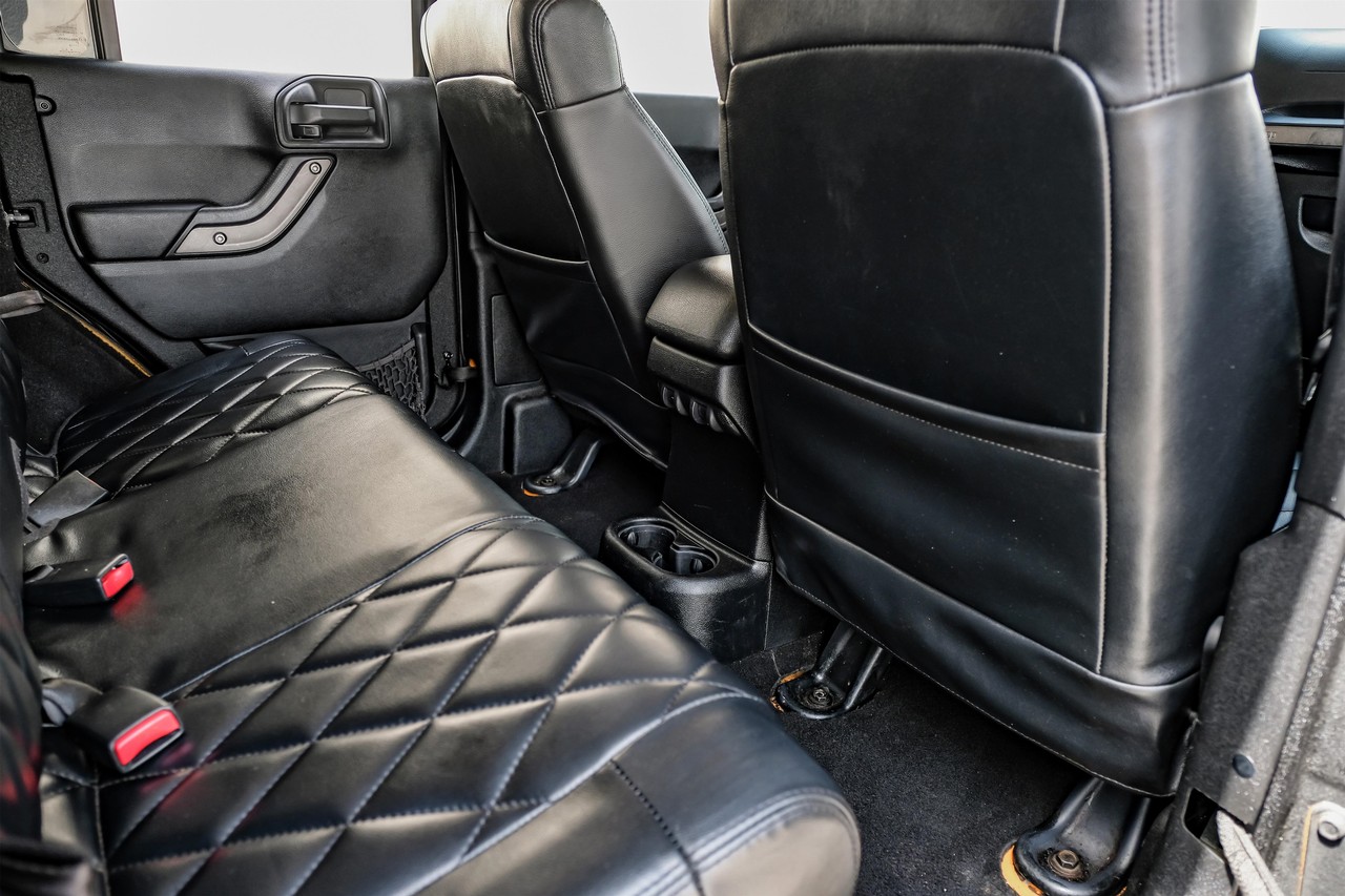 Jeep Wrangler Unlimited Vehicle Main Gallery Image 38