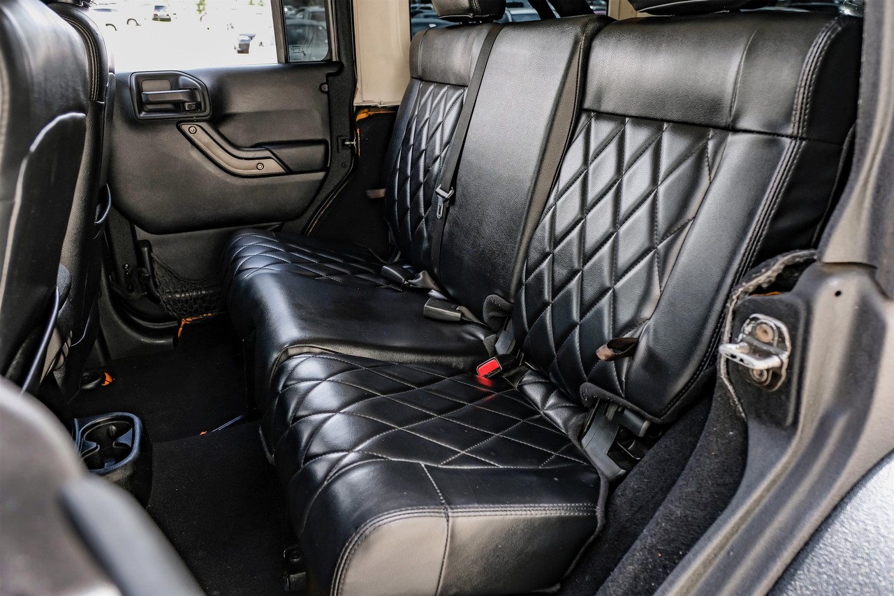 Jeep Wrangler Unlimited Vehicle Main Gallery Image 40