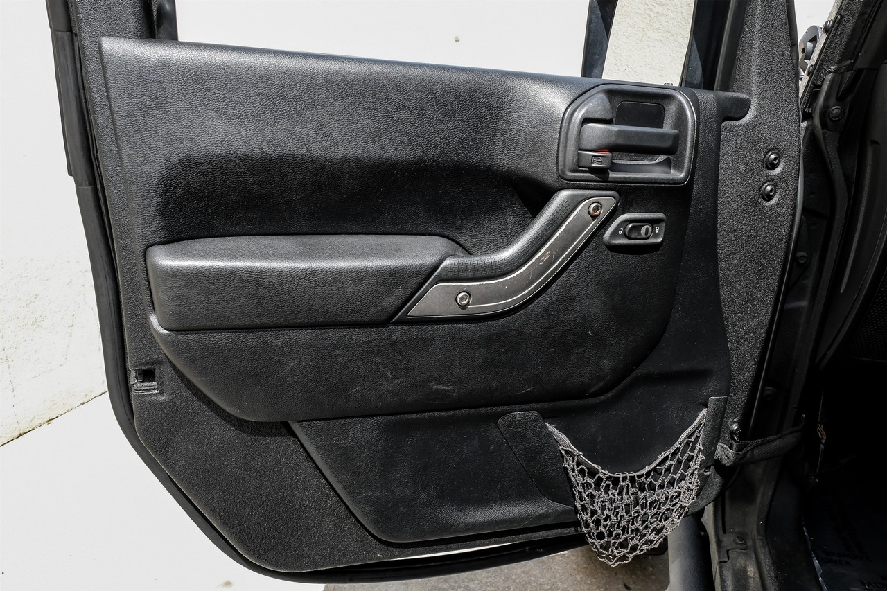 Jeep Wrangler Unlimited Vehicle Main Gallery Image 43