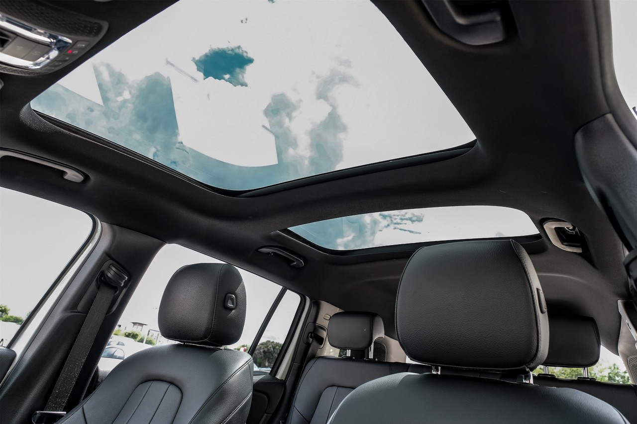 Mercedes-Benz GLB 250 Vehicle Main Gallery Image 05