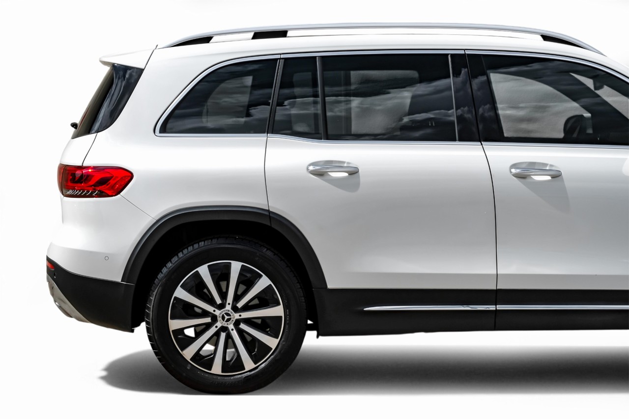 Mercedes-Benz GLB 250 Vehicle Main Gallery Image 09