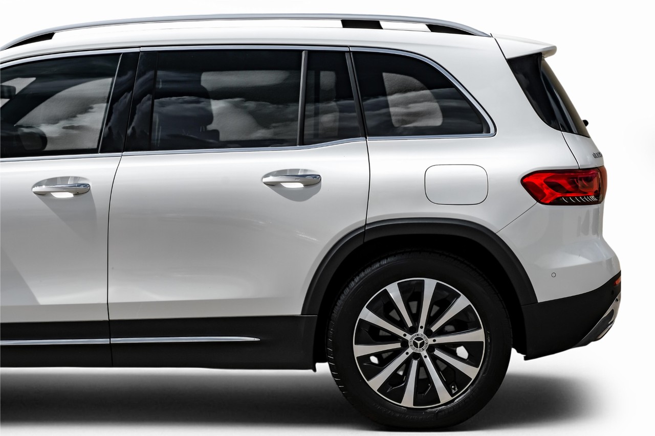 Mercedes-Benz GLB 250 Vehicle Main Gallery Image 16