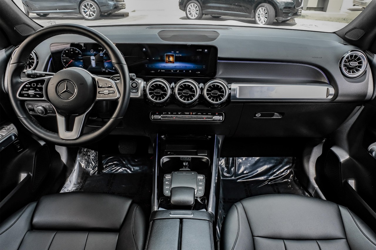 Mercedes-Benz GLB 250 Vehicle Main Gallery Image 18