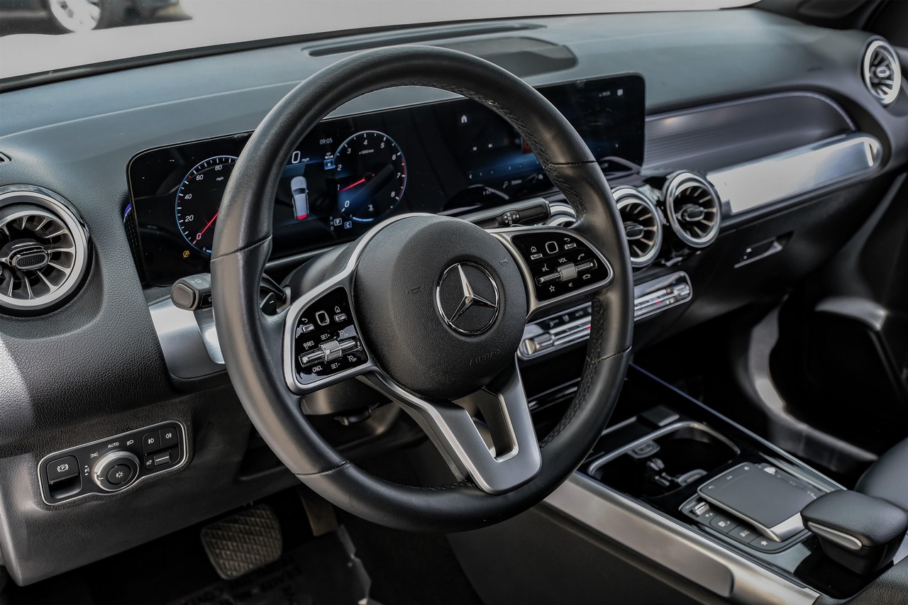 Mercedes-Benz GLB 250 Vehicle Main Gallery Image 19