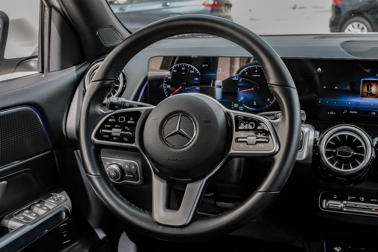 Mercedes-Benz GLB 250 Vehicle Main Gallery Image 21
