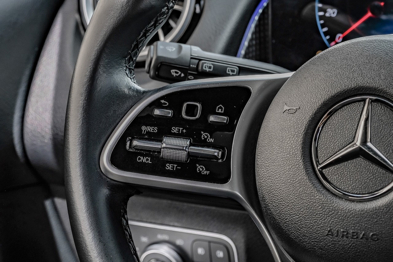 Mercedes-Benz GLB 250 Vehicle Main Gallery Image 22