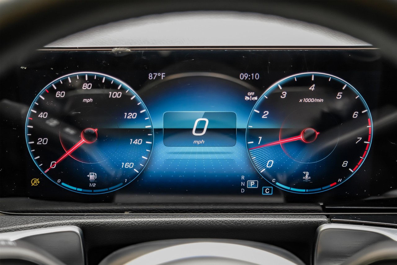 Mercedes-Benz GLB 250 Vehicle Main Gallery Image 24
