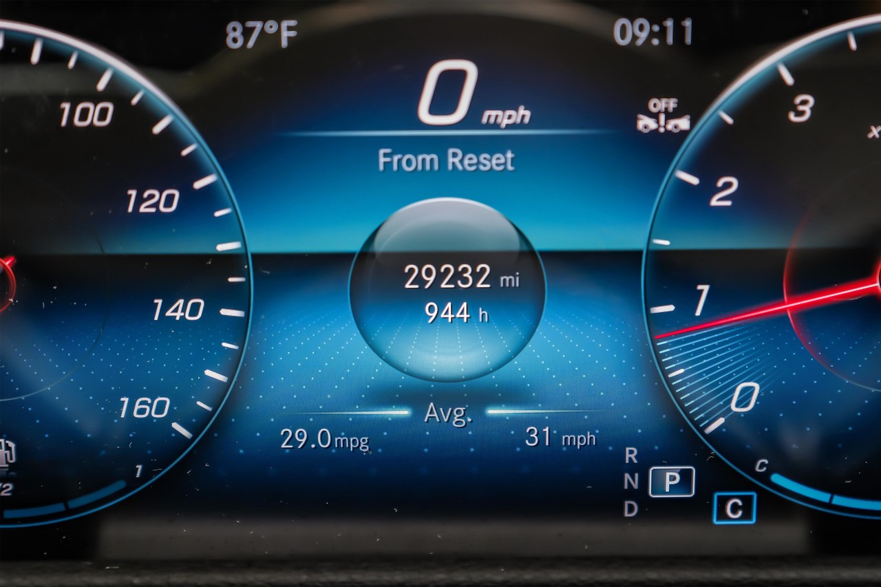 Mercedes-Benz GLB 250 Vehicle Main Gallery Image 25