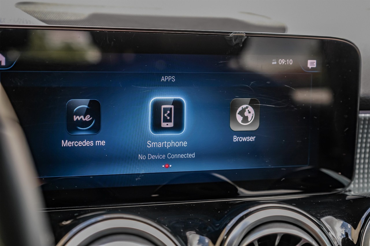Mercedes-Benz GLB 250 Vehicle Main Gallery Image 34