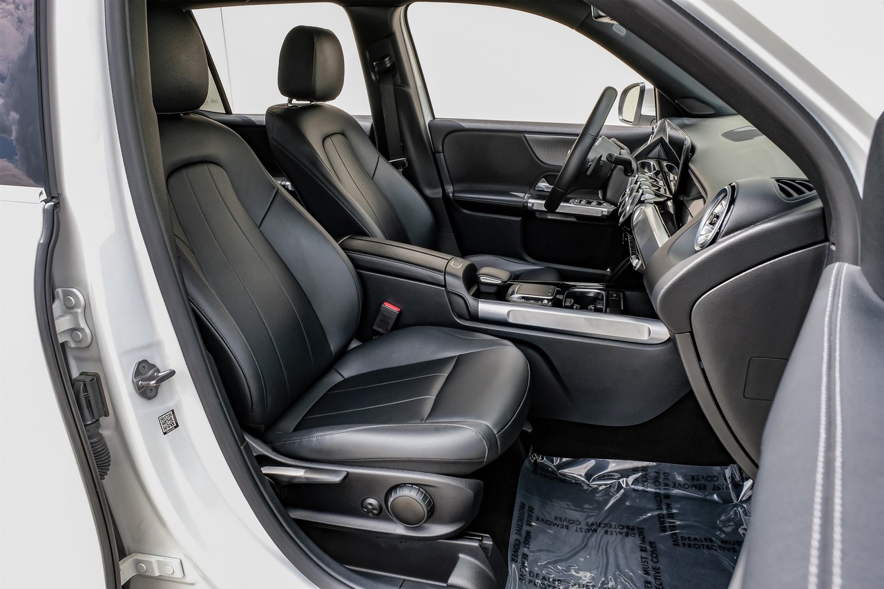 Mercedes-Benz GLB 250 Vehicle Main Gallery Image 36