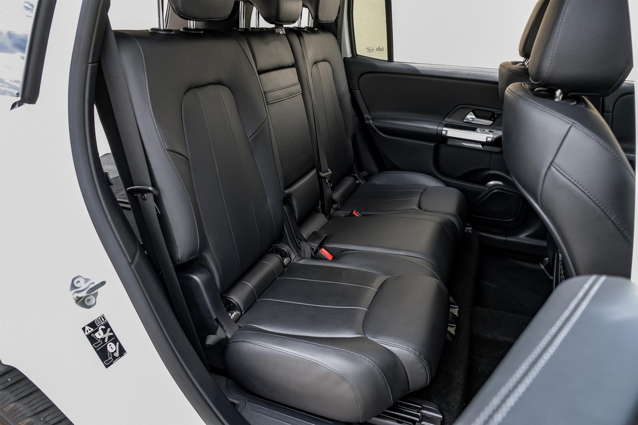 Mercedes-Benz GLB 250 Vehicle Main Gallery Image 37