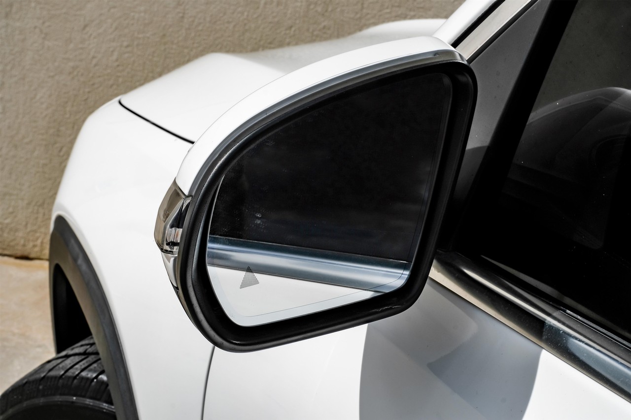Mercedes-Benz GLB 250 Vehicle Main Gallery Image 41