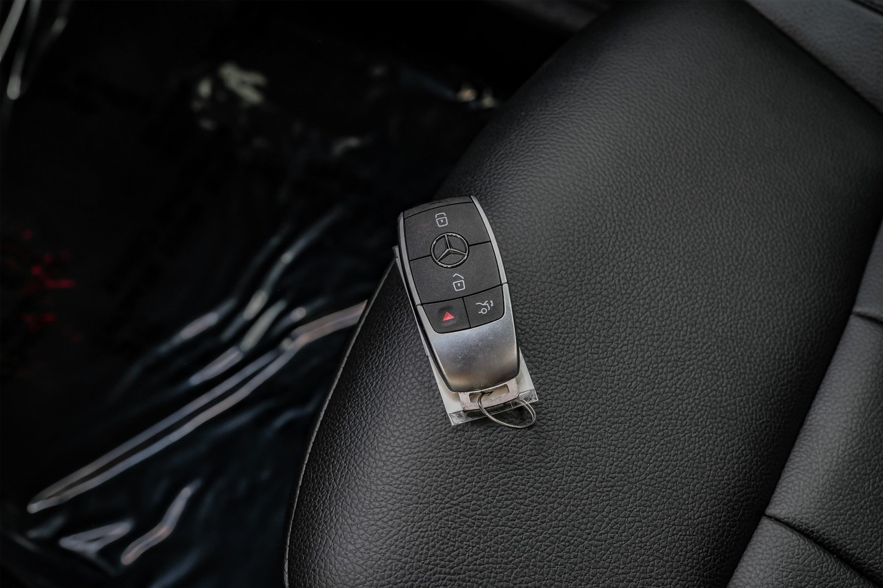 Mercedes-Benz GLB 250 Vehicle Main Gallery Image 56
