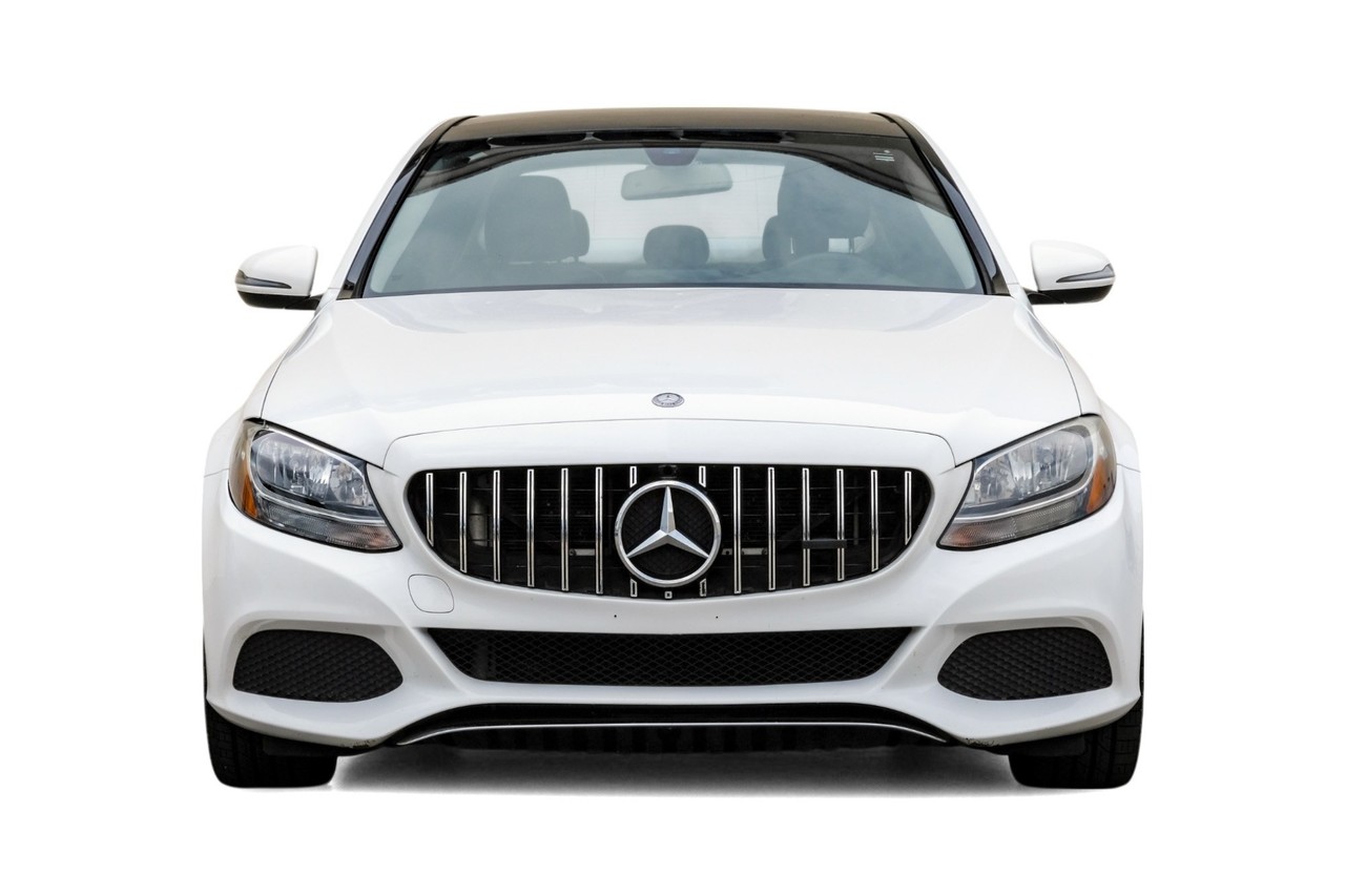 Mercedes-Benz C-Class Vehicle Main Gallery Image 06
