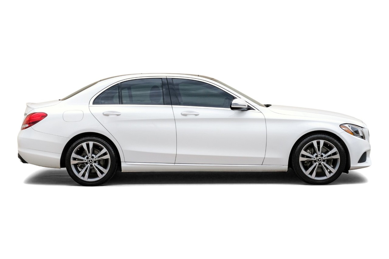 Mercedes-Benz C-Class Vehicle Main Gallery Image 08