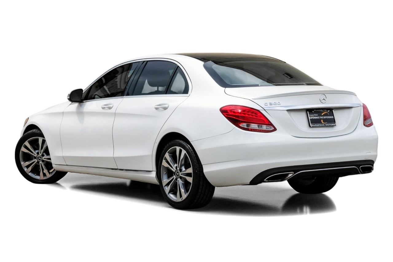 Mercedes-Benz C-Class Vehicle Main Gallery Image 11