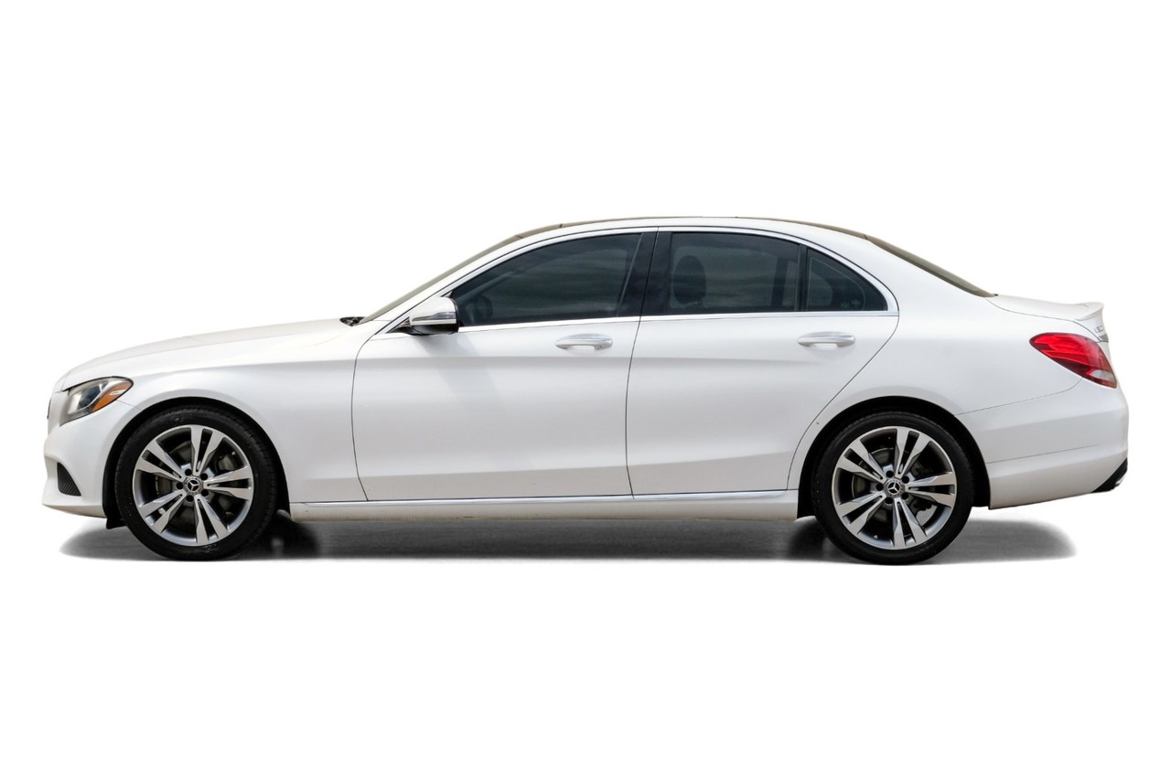 Mercedes-Benz C-Class Vehicle Main Gallery Image 12