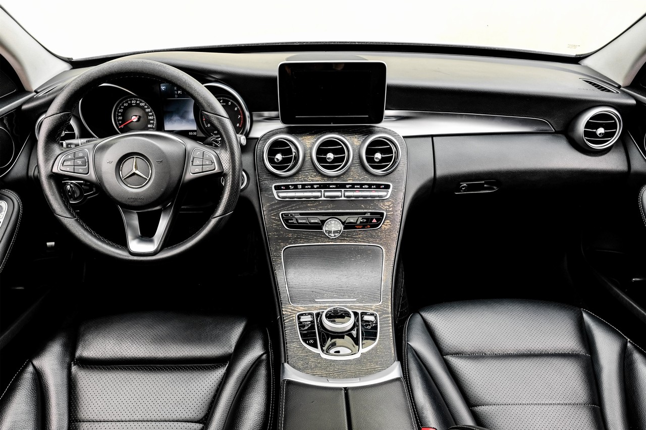 Mercedes-Benz C-Class Vehicle Main Gallery Image 15