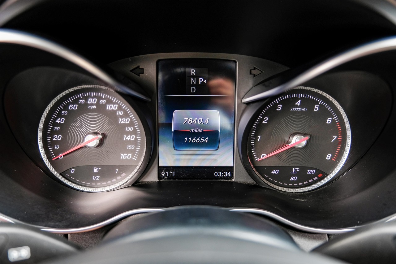 Mercedes-Benz C-Class Vehicle Main Gallery Image 20
