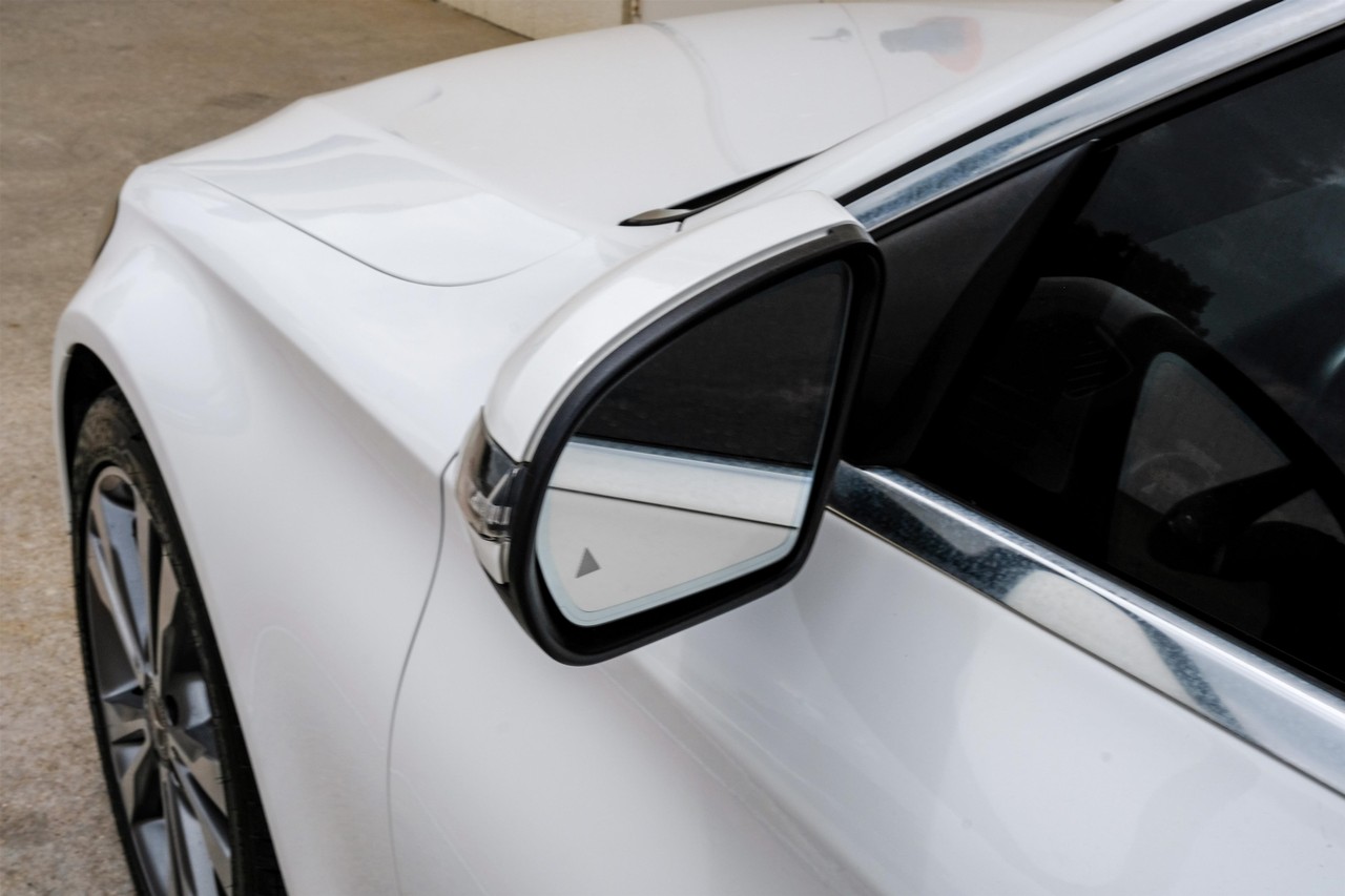 Mercedes-Benz C-Class Vehicle Main Gallery Image 37