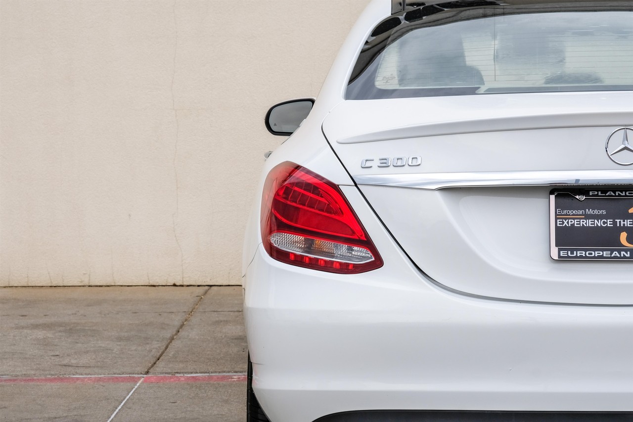 Mercedes-Benz C-Class Vehicle Main Gallery Image 45