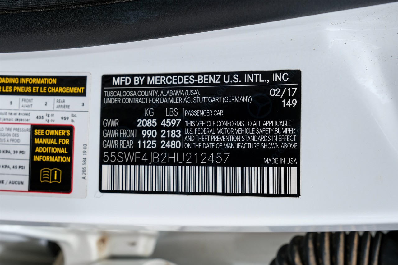 Mercedes-Benz C-Class Vehicle Main Gallery Image 55