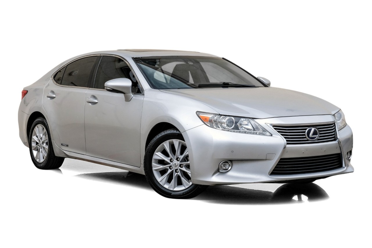 Lexus ES 300h Vehicle Main Gallery Image 07