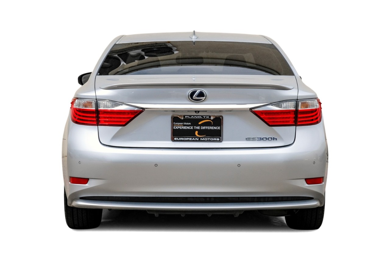 Lexus ES 300h Vehicle Main Gallery Image 10