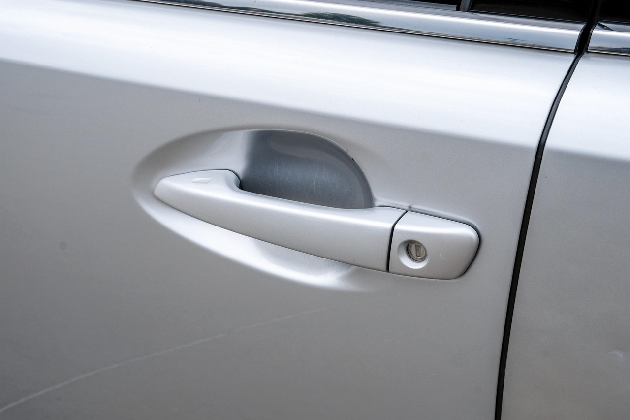 Lexus ES 300h Vehicle Main Gallery Image 42