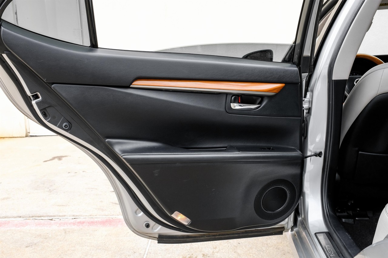 Lexus ES 300h Vehicle Main Gallery Image 48