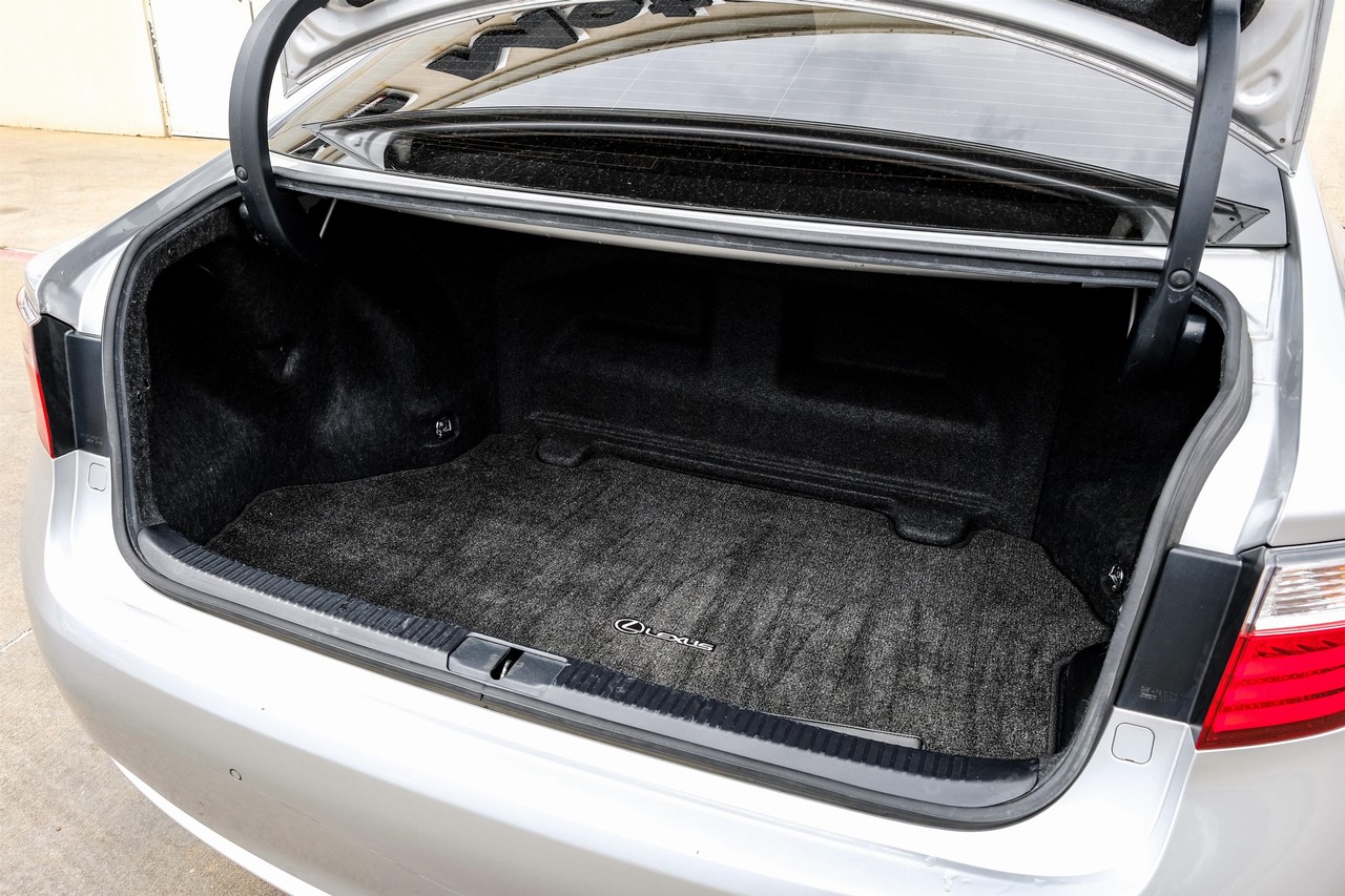 Lexus ES 300h Vehicle Main Gallery Image 52