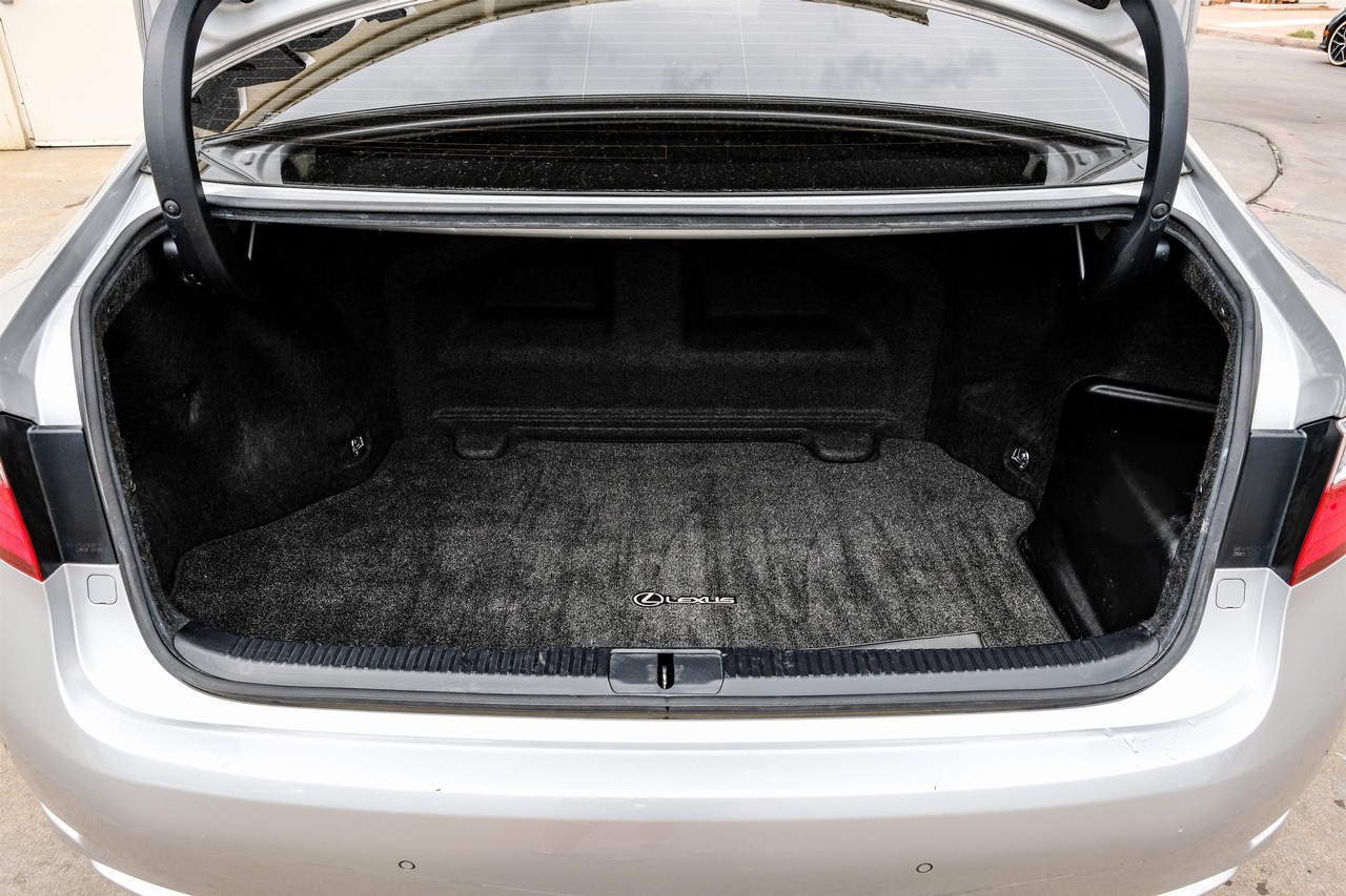 Lexus ES 300h Vehicle Main Gallery Image 53