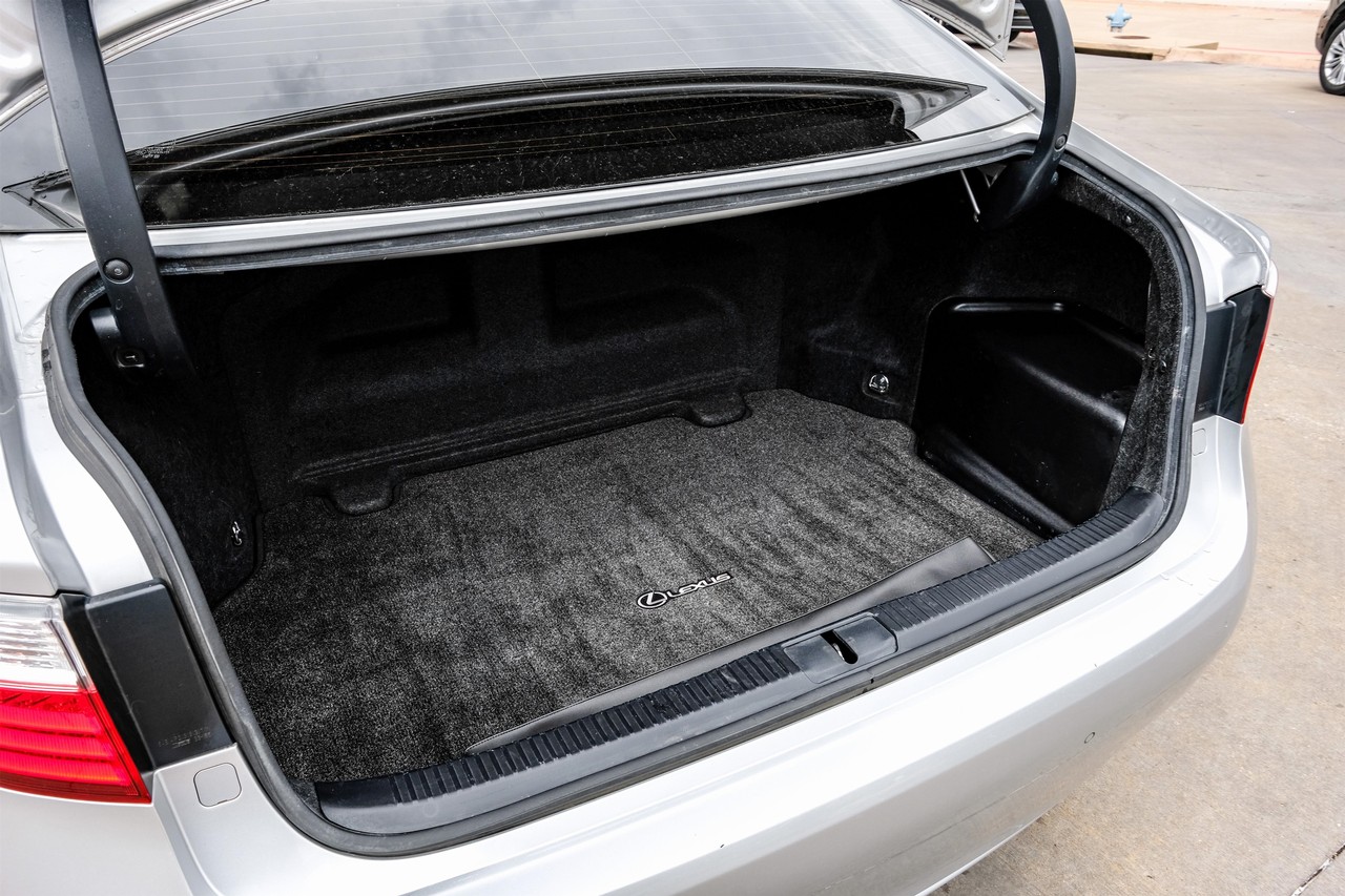 Lexus ES 300h Vehicle Main Gallery Image 54