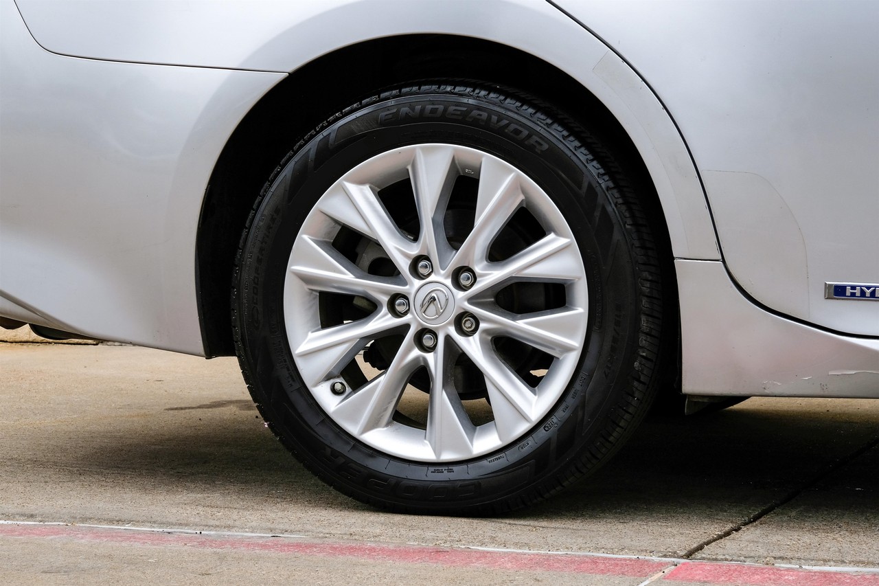 Lexus ES 300h Vehicle Main Gallery Image 55