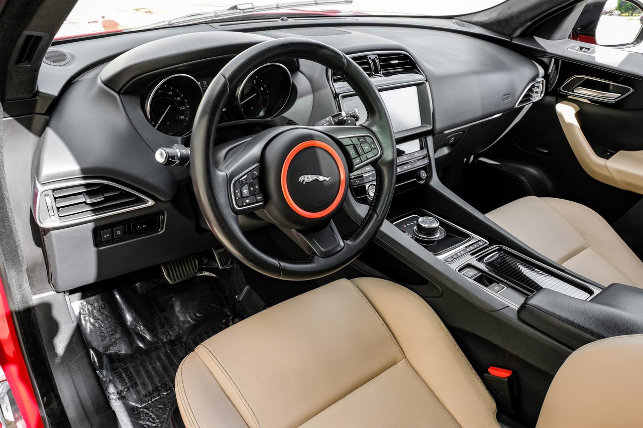 Jaguar F-Pace Vehicle Main Gallery Image 03