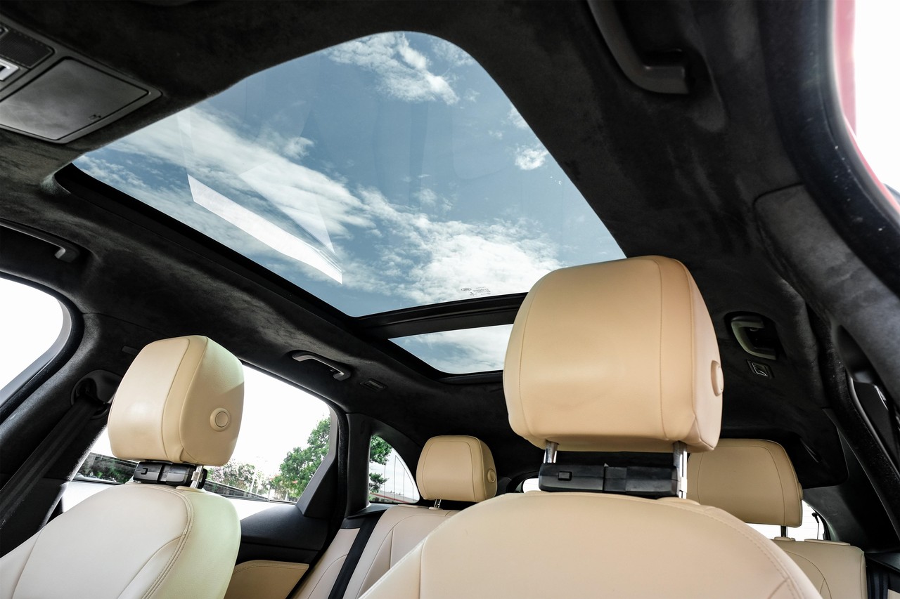 Jaguar F-Pace Vehicle Main Gallery Image 05